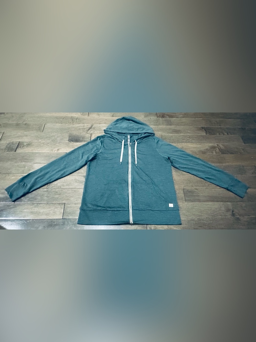 Like New Women’s Sz M Green Vuori Halo Performance Hoodie 2.0